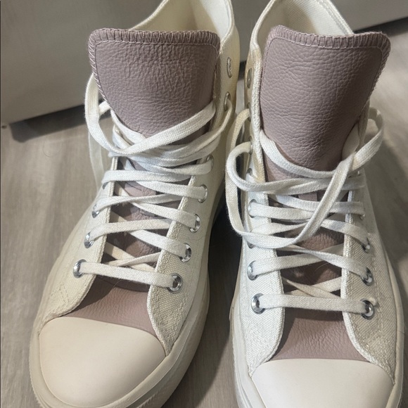 Classic White High-Top Sneakers - Picture 6 of 6